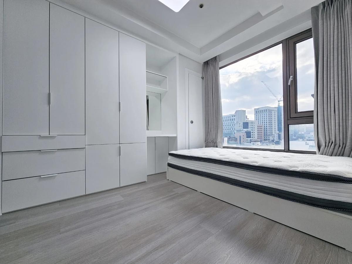 Small deposit and all furnished house in Seoul