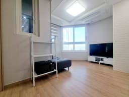 Small deposit and all furnished house in Seoul
