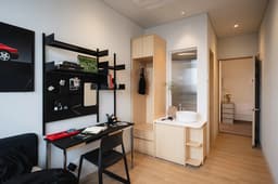Newly Built, Women Only, 14th Floor, 3 Minutes Walk from Sinchon Station, Shared Living Room, Private Bathroom. 3-Person Household.