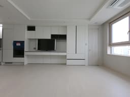 5-Minute Walk to Gangnam, Yeoksam Stations, 5 Years Old, Business Only
