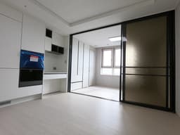 5-minute walk from Gangnam Station and Yeoksam Station, 5-year-old new building, business-friendly, 5th floor, south-facing