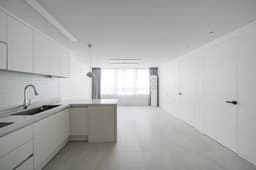 1 Minute Walk to Gangnam Station, 2BR, 2BA, Fully Furnished
