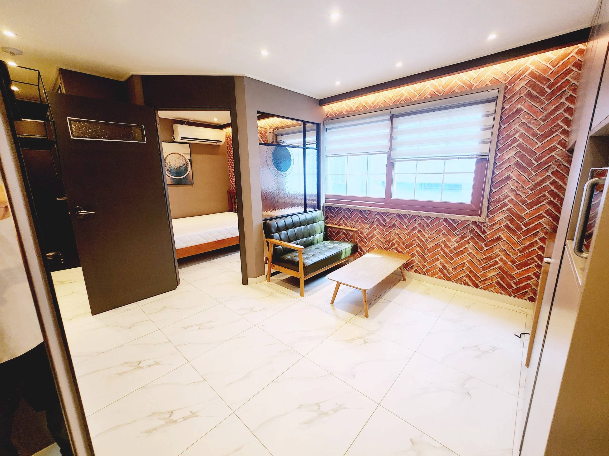 Small deposit and all furnished house in Seoul - photo 1