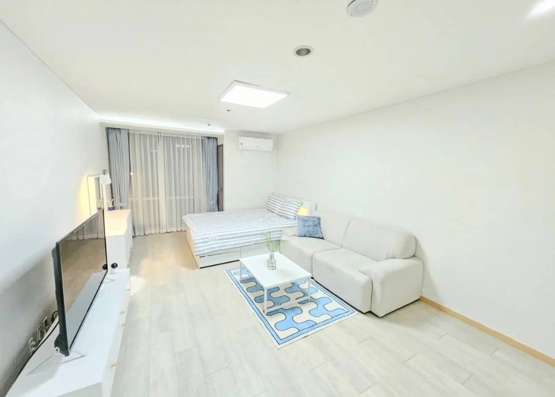 Small deposit and all furnished house in Seoul - photo 1