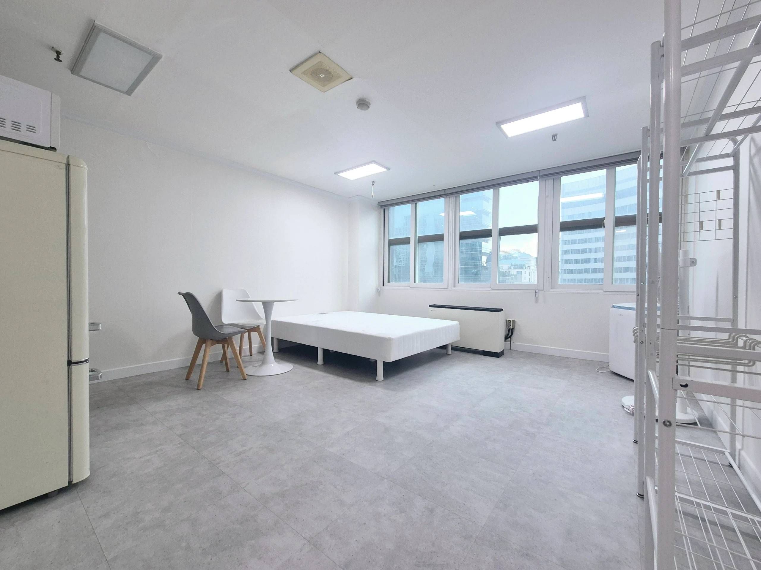 Small deposit and all furnished house in Seoul - photo 1