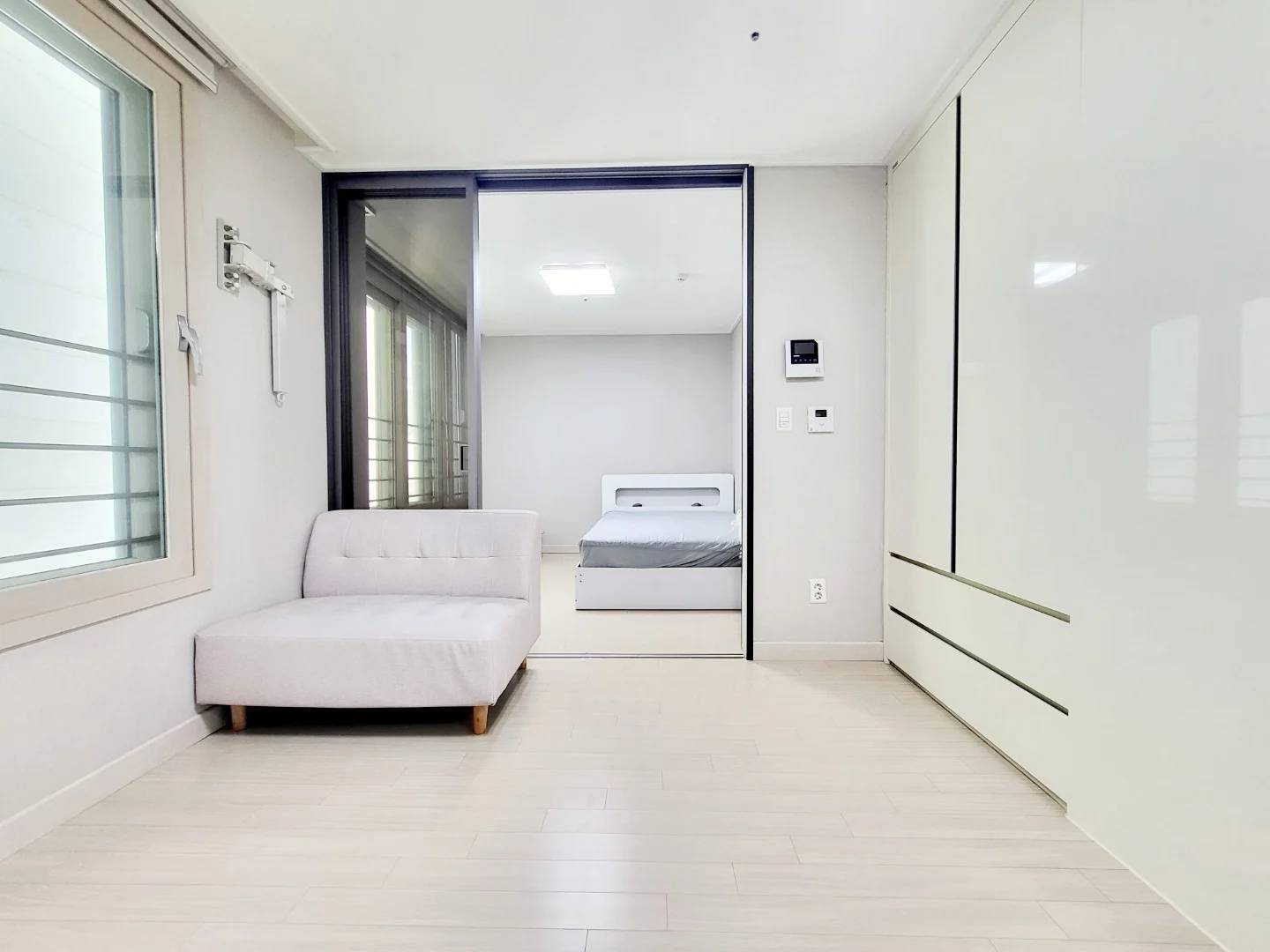 Small deposit and all furnished house in Seoul - photo 1