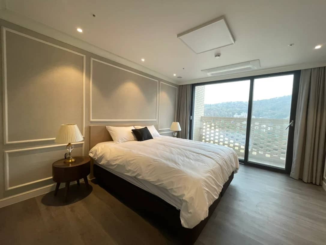 Like PentHouse, 2BR, 2BA, 90Meals/mo, 15Rounding/mo. - photo 1