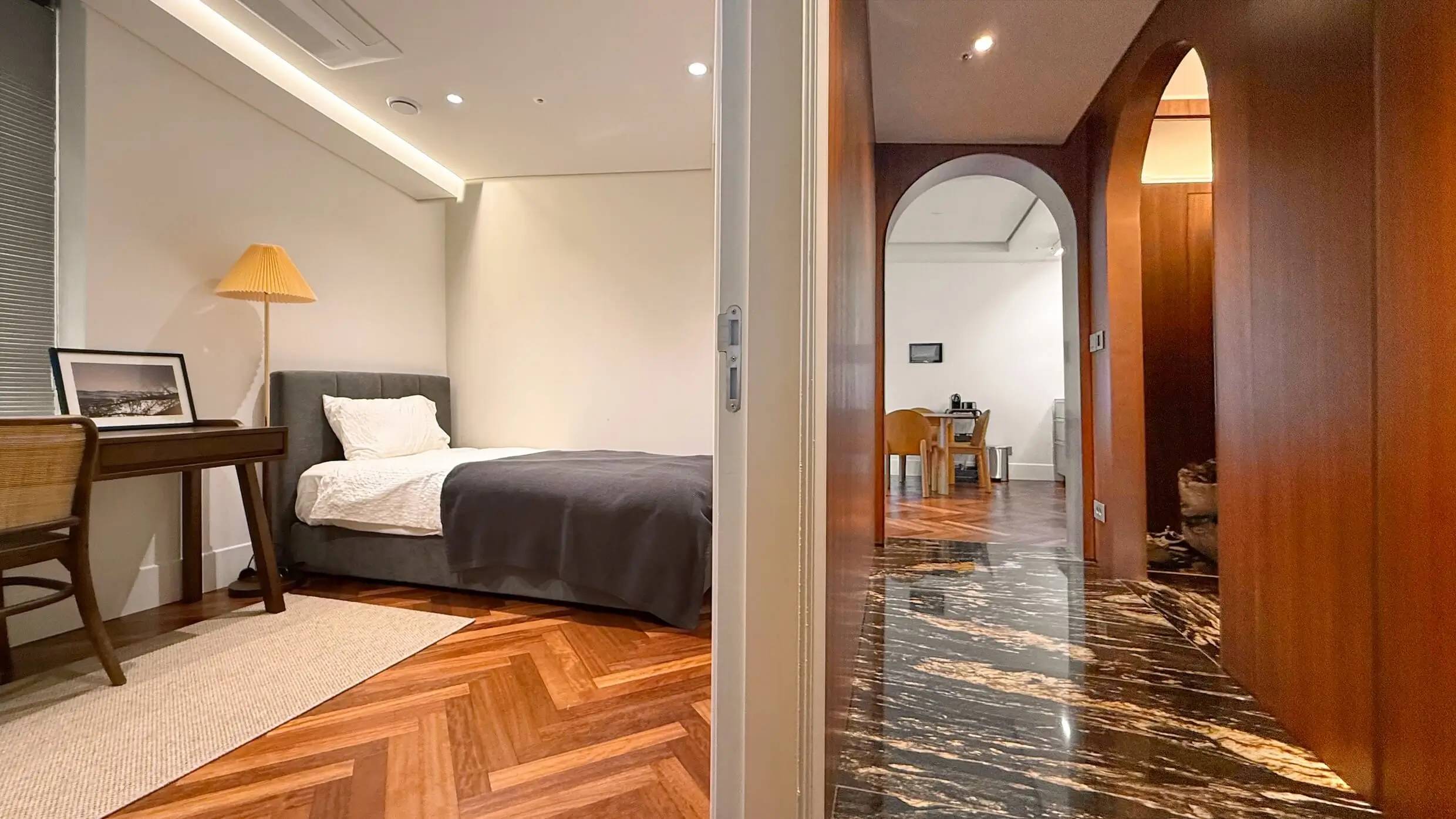 High-end Prestigious Stylish Fully-Furnished 2BR, Cheongdam in Gangnam. - photo 2