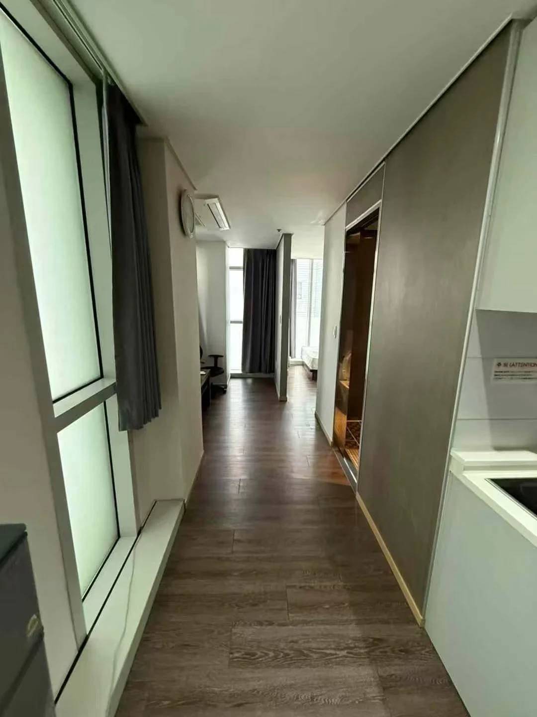 1 Minute Walk from Sinchon Station, Fully Furnished, Separate Room and Living Room - photo 1