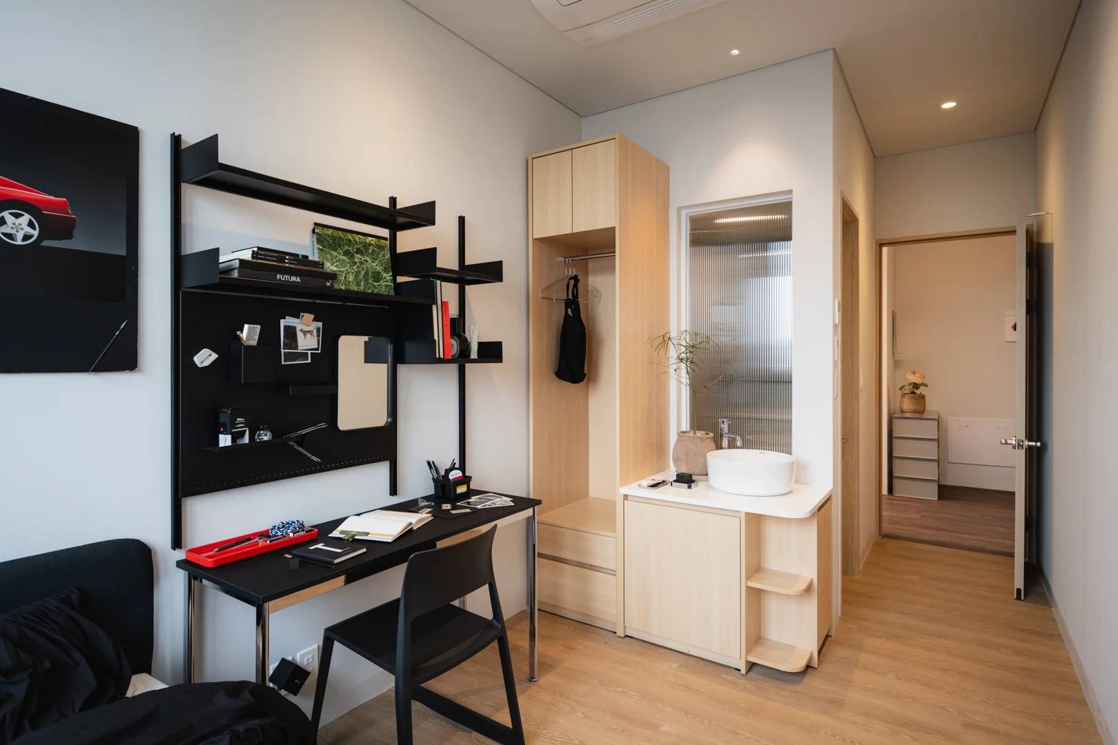 Newly Built, Women Only, 14th Floor, 3 Minutes Walk from Sinchon Station, Shared Living Room, Private Bathroom. 3-Person Household. - photo 1