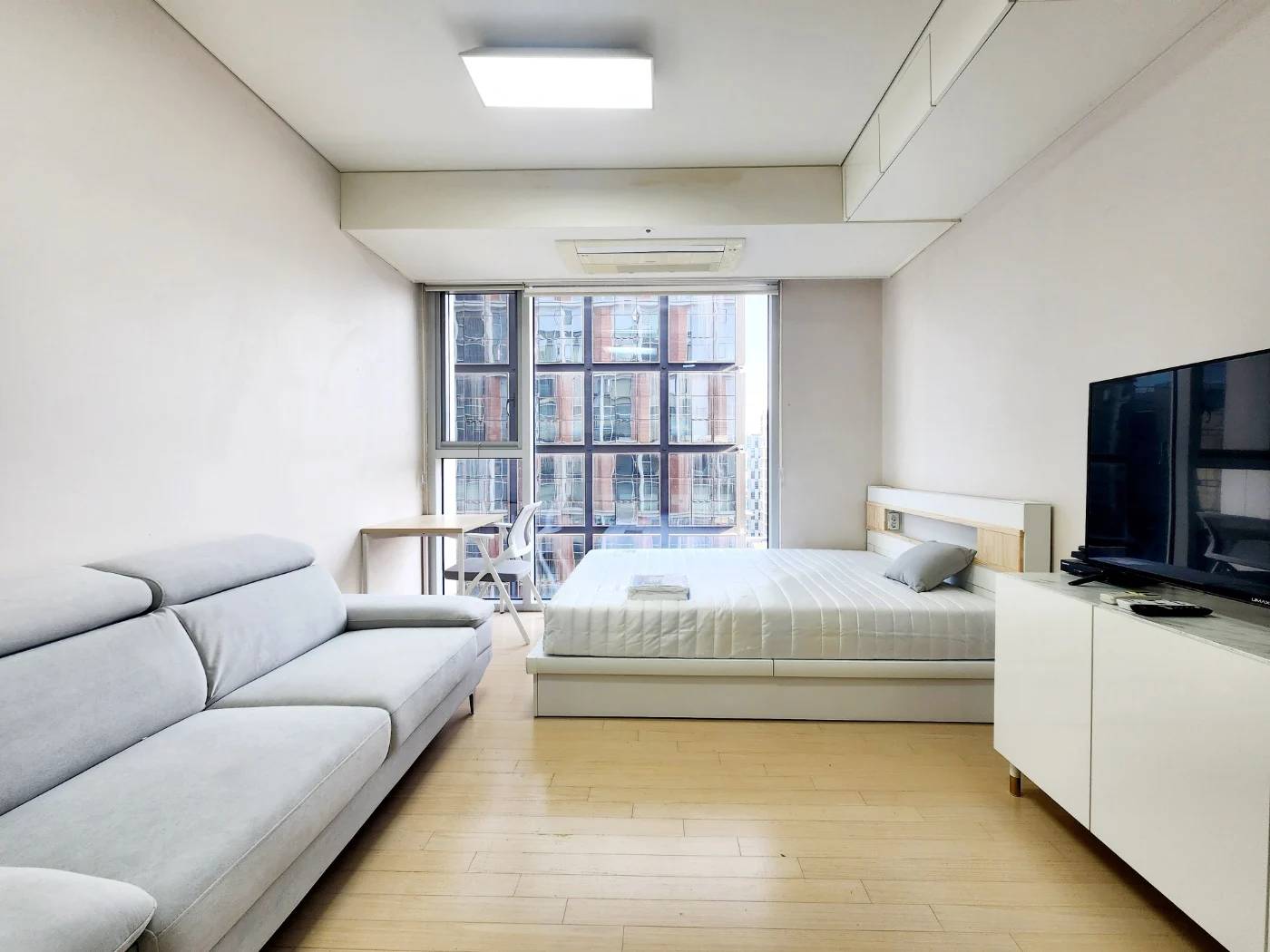 Low Deposit, Fully Furnished, 1 Minute Walk to Gangnam Station, ARC Available - photo 1