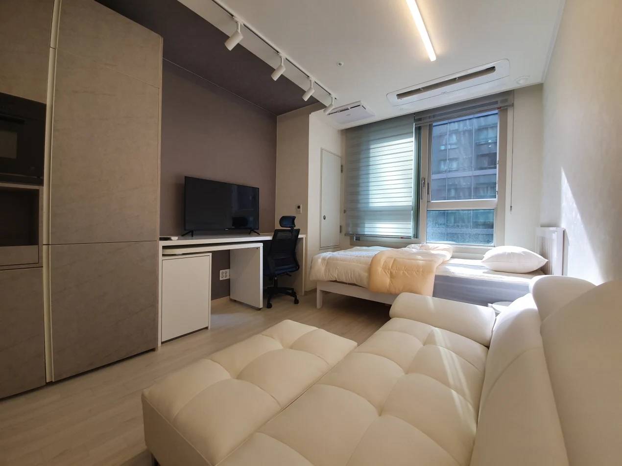10 Minutes Walk from Gangnam Station, Full Options, ARC Available - photo 1