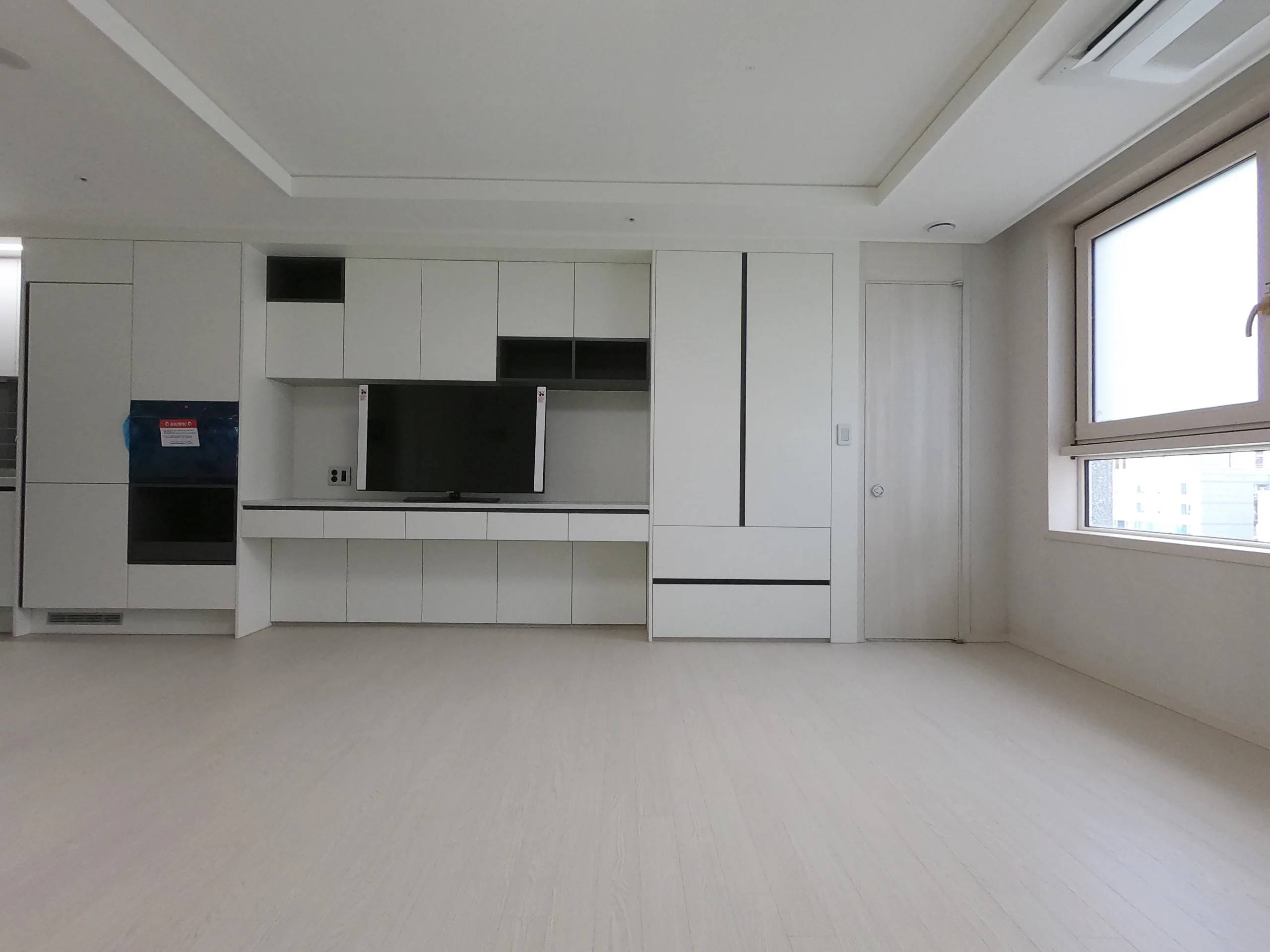 5-Minute Walk to Gangnam, Yeoksam Stations, 5 Years Old, Business Only - photo 1