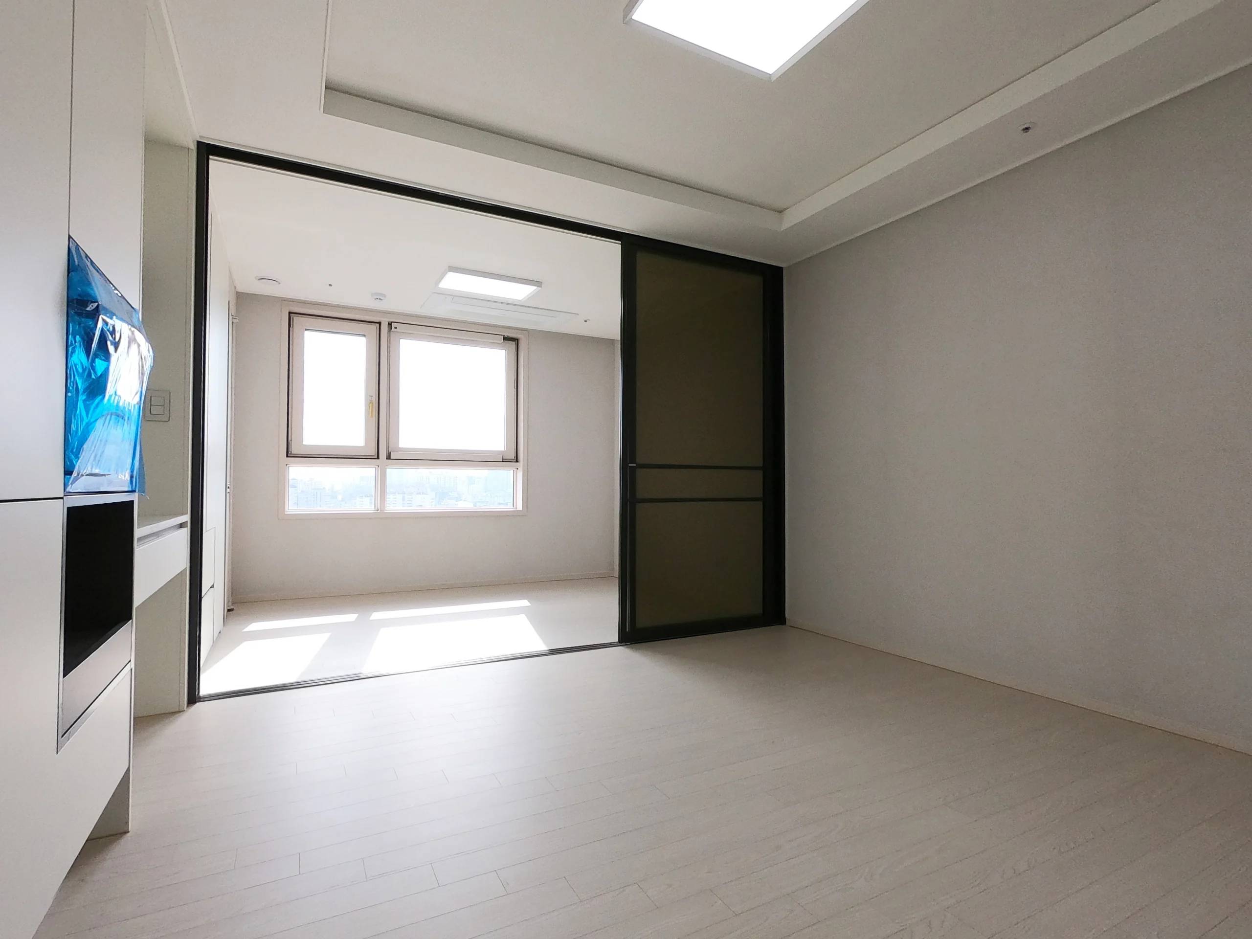 5-minute walk from Gangnam Station and Yeoksam Station, 5-year-old new building, business-friendly, 5th floor, south-facing - photo 2