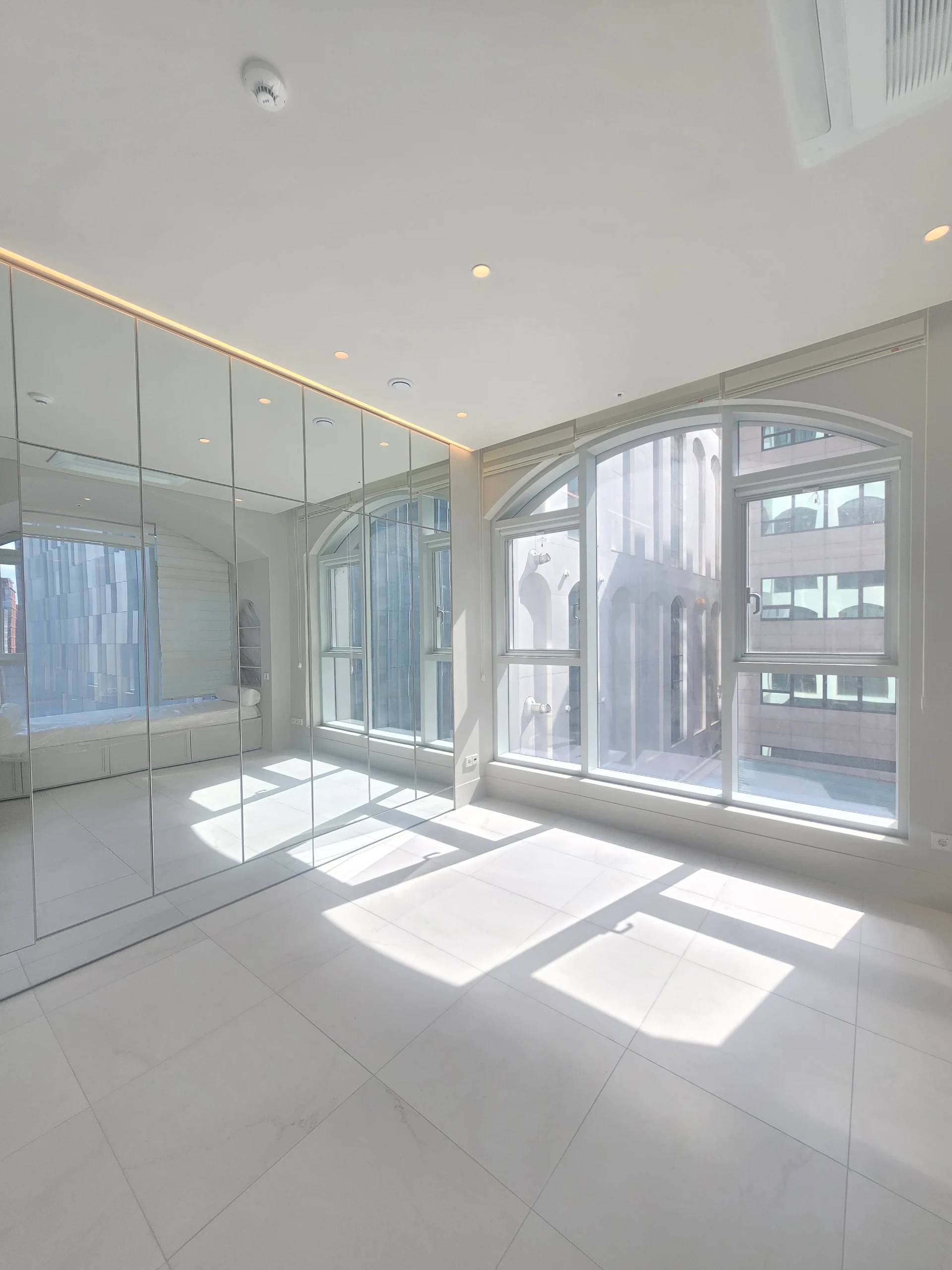 NO ARC, Contract with Business or Invidual, Semi-furnished, 1BR, 1BA. - photo 1