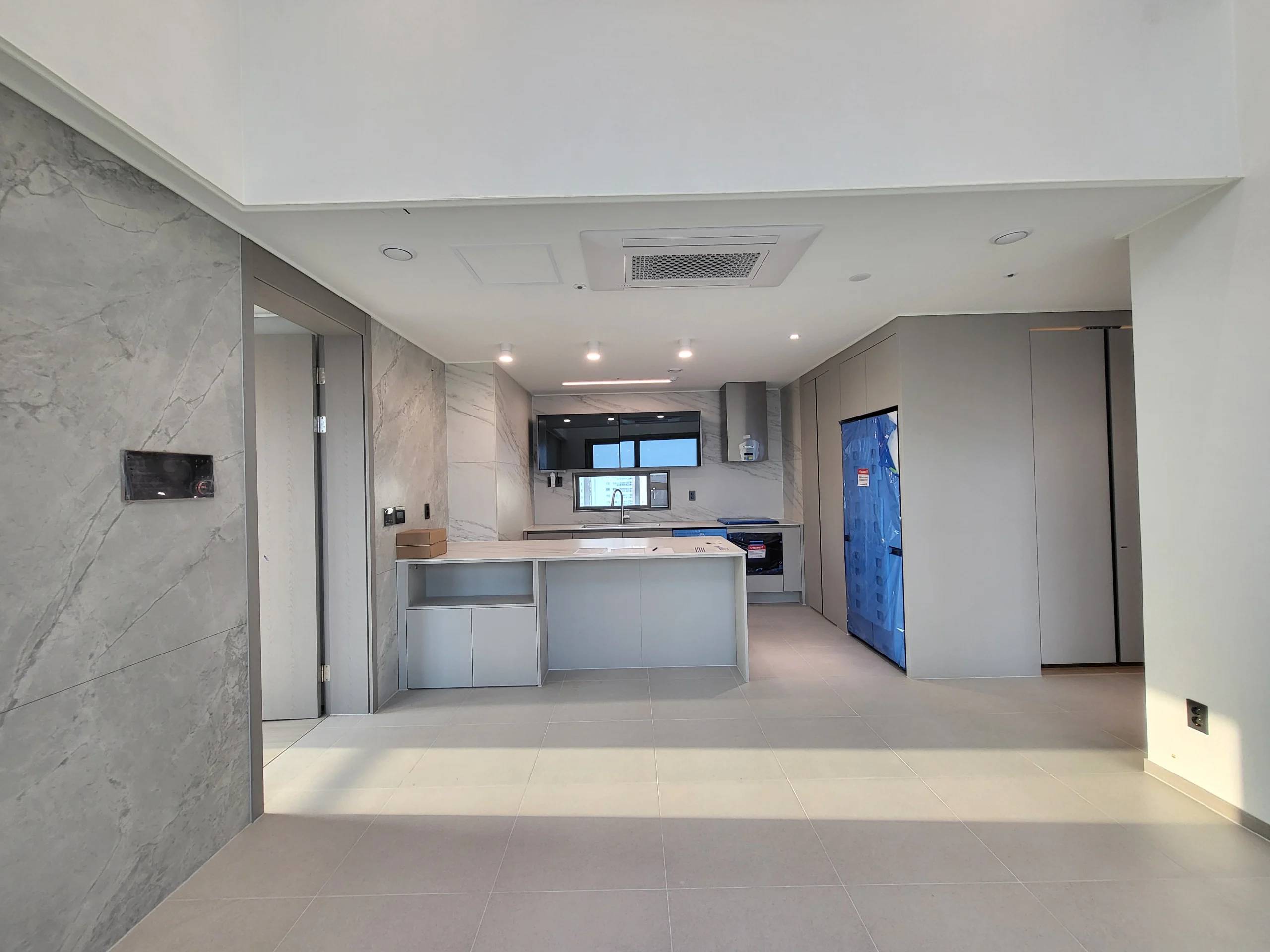 Monthly Rent KRW 3,000,000+VAT for Business Contracts, 2BR+Loft, 2BA, NO ARC (사본) - photo 1
