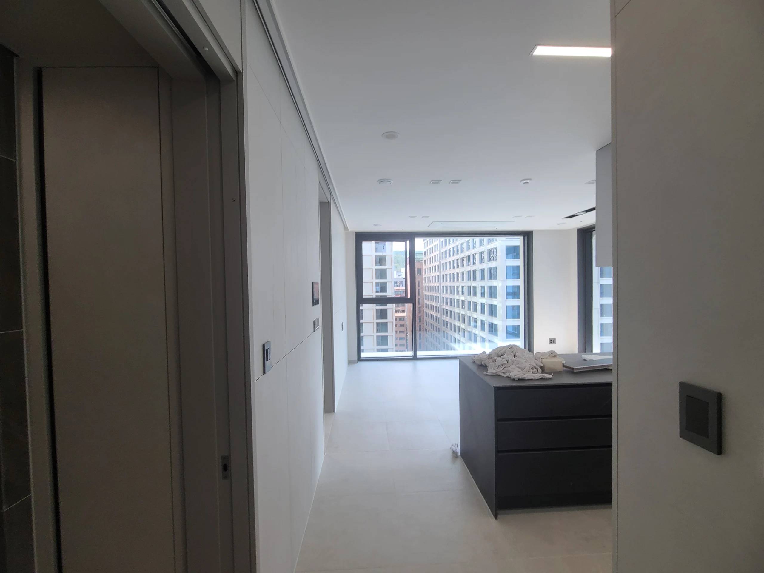 2BR, 1BA,Brand New, 5-Minute to Nambu Terminal Stn, GYM, POOL - photo 1
