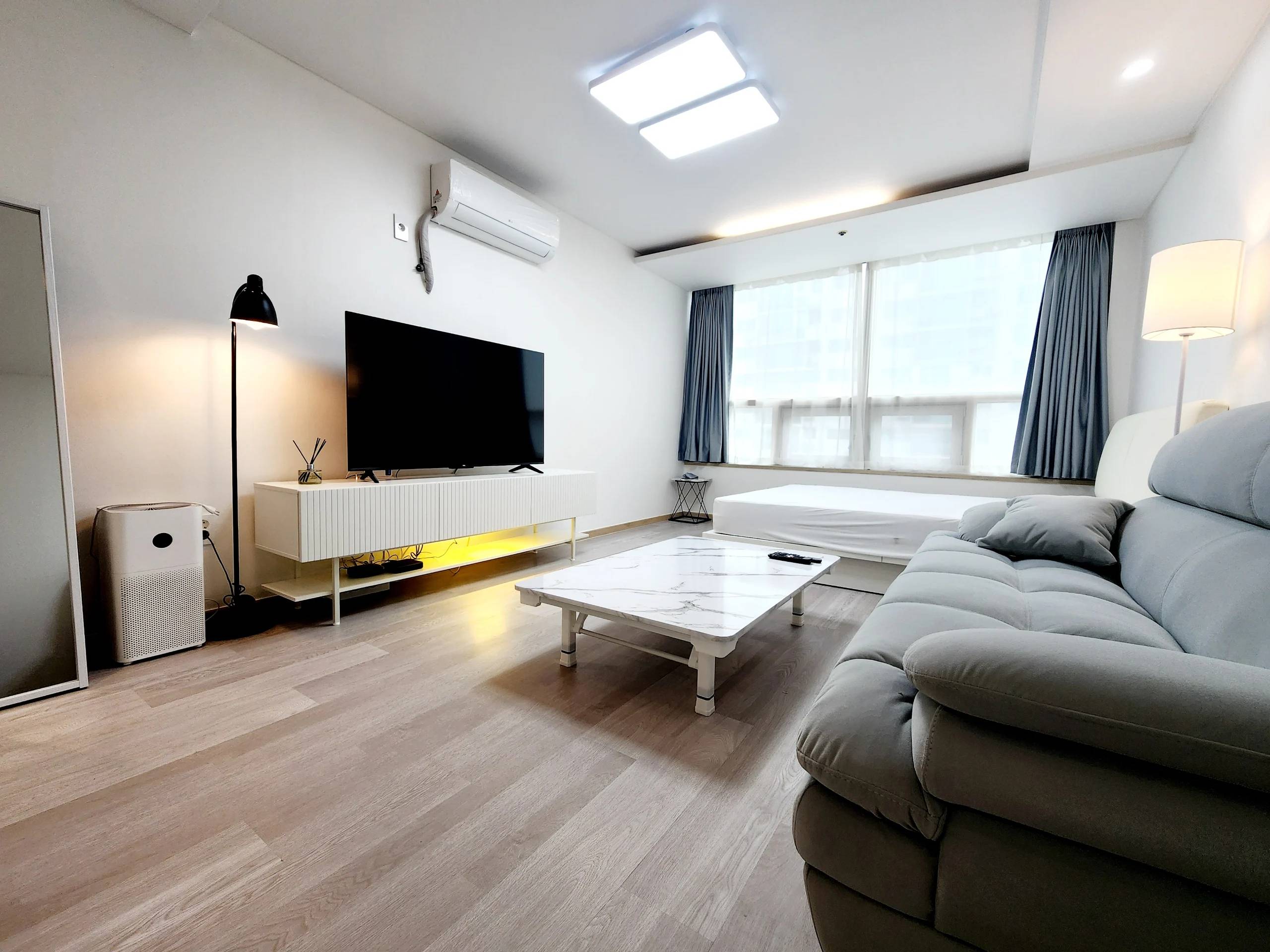 Low Deposit, 2-3 Minutes Walk from Gangnam Station, Fully Furnished - photo 2