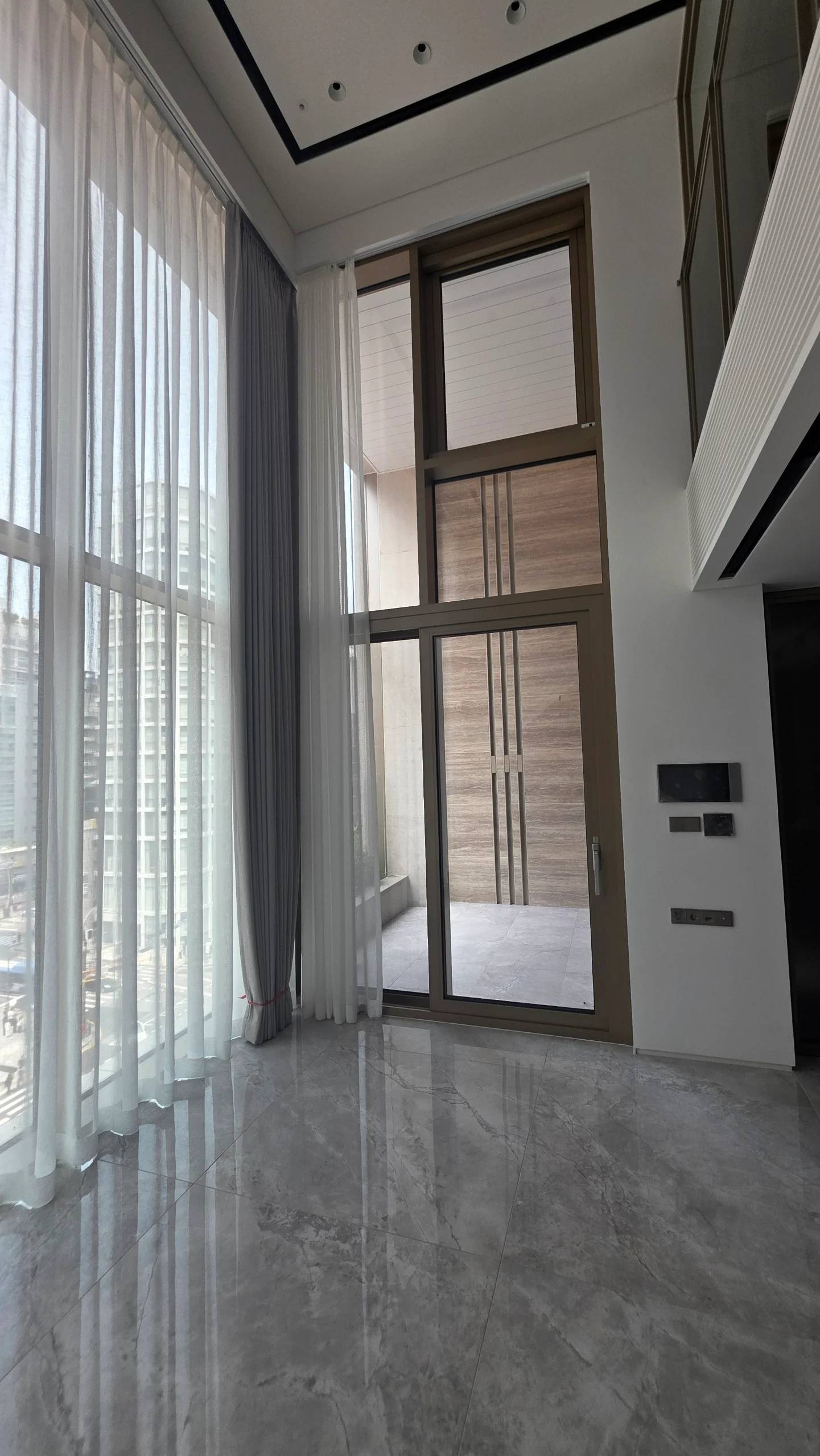 Brand New, high-end, duplex (2-floor structure), Business Contract, Gangnam. - photo 1