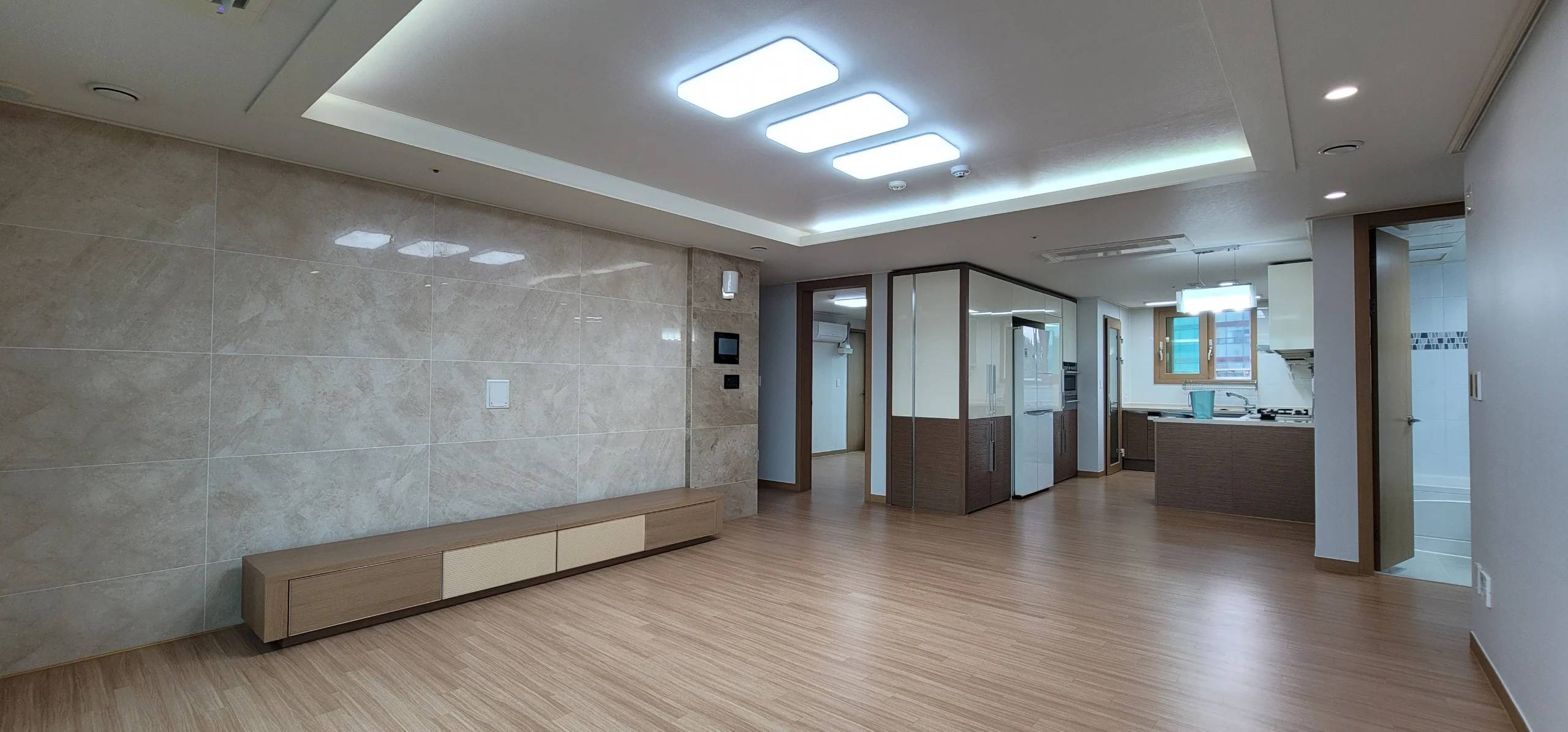 3BR, 2BA, Near Sogang Univ, and close to Yonsei, Ewha, Daeheung subway station. - photo 2