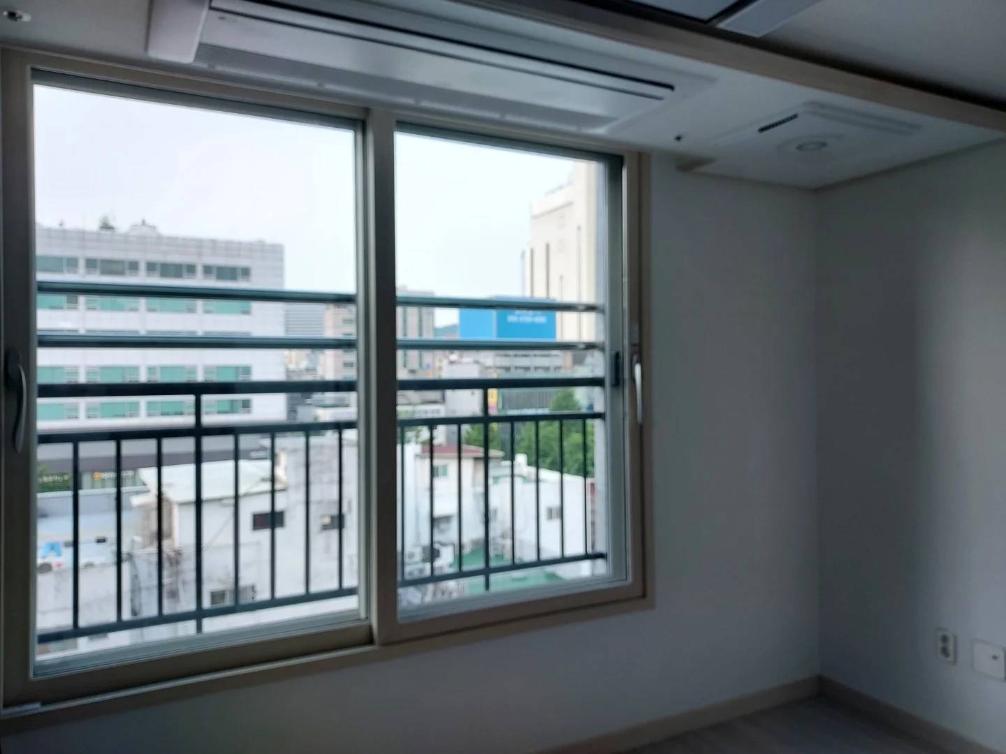 9F, 3mins to Sinchon. New, 1BR separate bedroom, ARC - photo 2