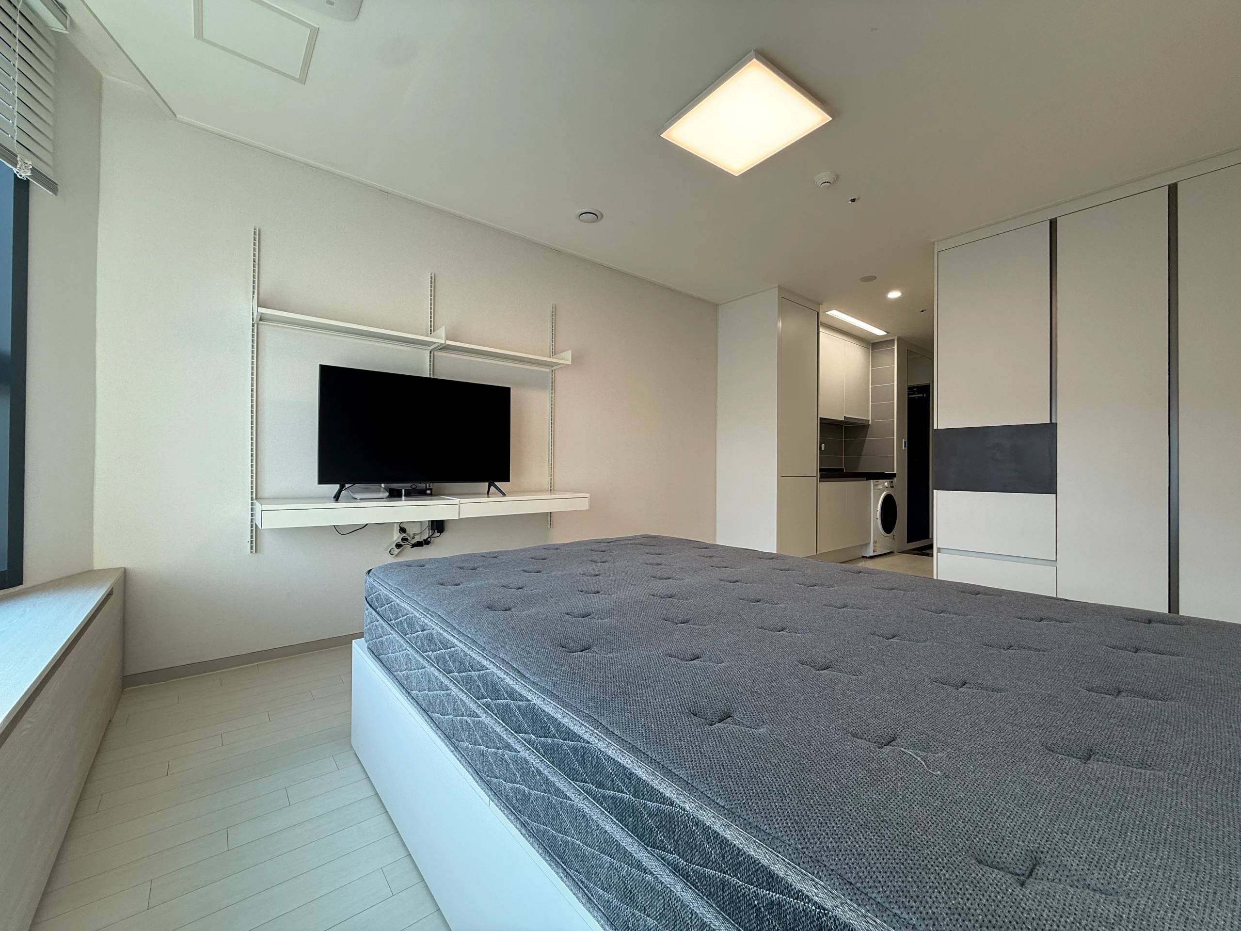 1BR, 1BA, ARC, Rent Free for 6mo. or 12mo. Contract, Premier. - photo 1