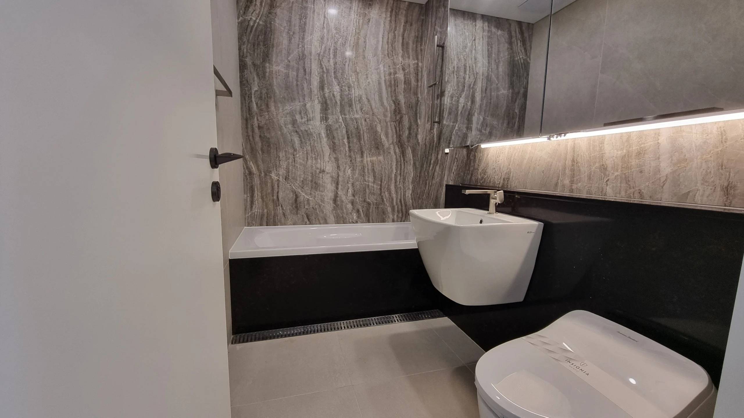 3-Room Han River View  Forest View High-End Officetel with Full Options, New - photo 2