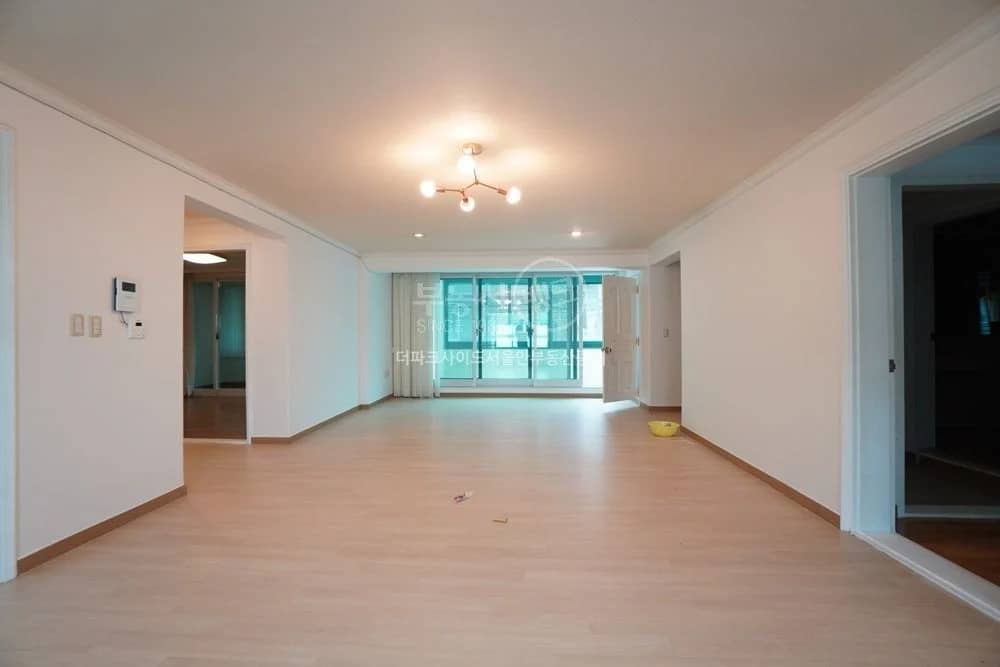 Near Grand Hyatt, A Spacious Villa with Great View - photo 1