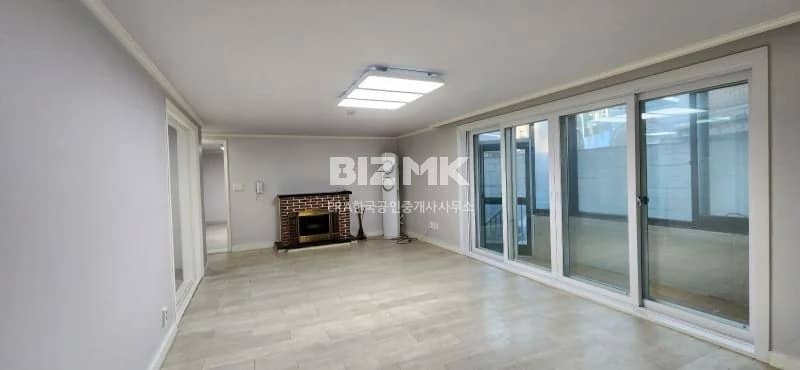 A Great Home with Outdoor Terrace - photo 1