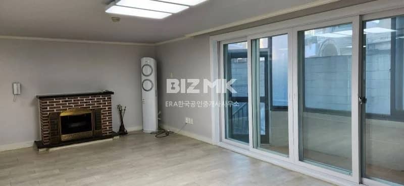 A Great Home with Outdoor Terrace - photo 2