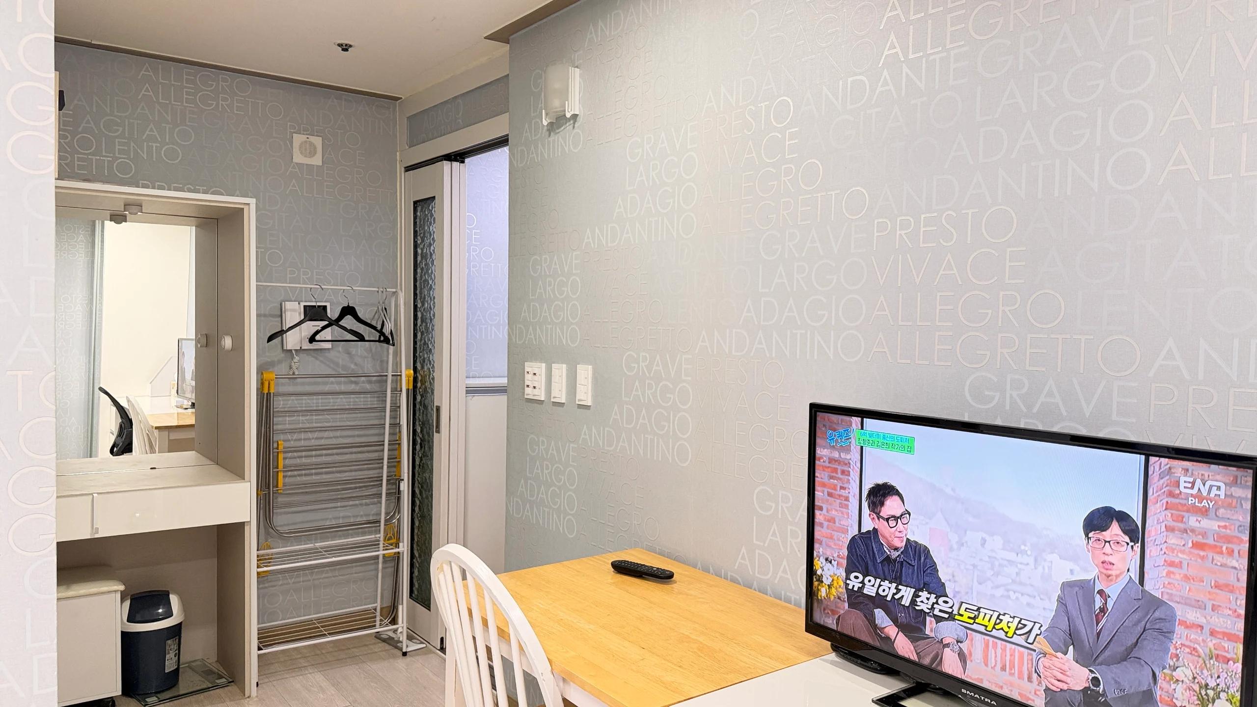 Fully Furnished, ARC ok, 2~3 minutes to the subway station. 2