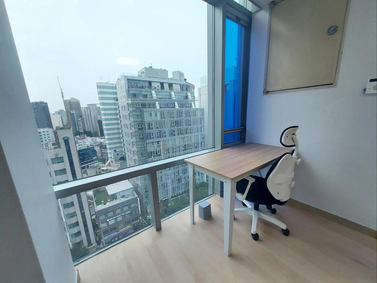 Low Deposit, Full Option, Walking Distance to Sinchon, Sogang University, and Yonsei University photo 1