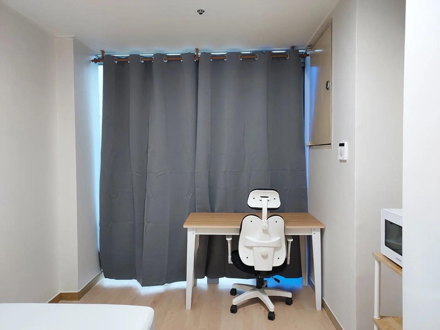 Low Deposit, Full Option, Walking Distance to Sinchon, Sogang University photo 1