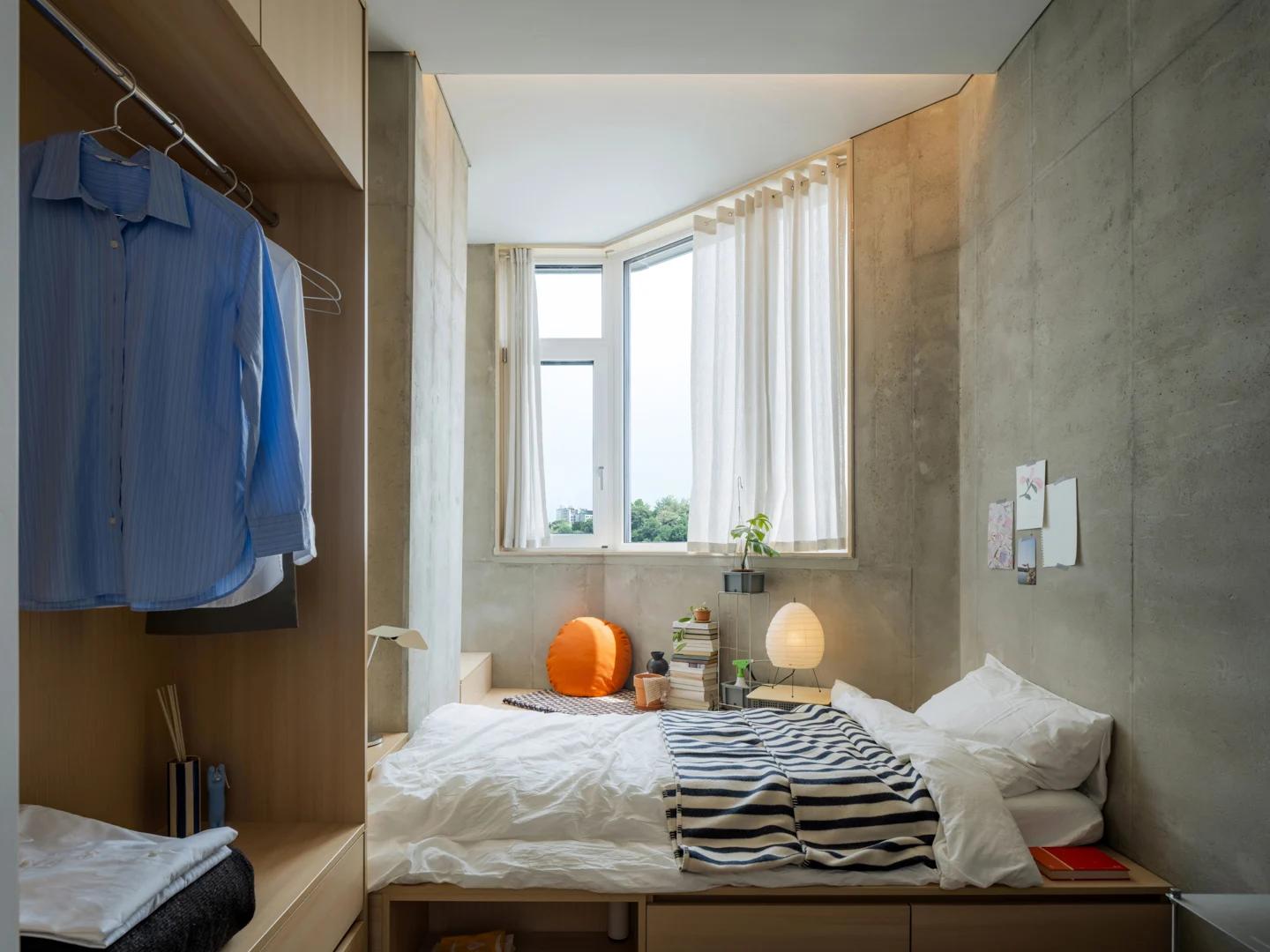 Newly Built, 3-Minute Walk to Sinchon Station, Shared Living Room and Bathroom. Suitable for 3-4 Person Households photo 1