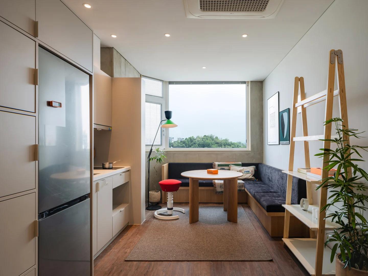 High Floor (Women Only), Newly Built, 3-Minute Walk from Sinchon Station, Common Living Room and Bathroom, Suitable for 3-4 Person Household photo 1