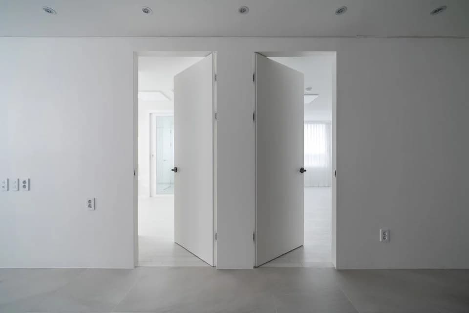1 Minute Walk to Gangnam Station, 2BR, 2BA, Fully Furnished 2