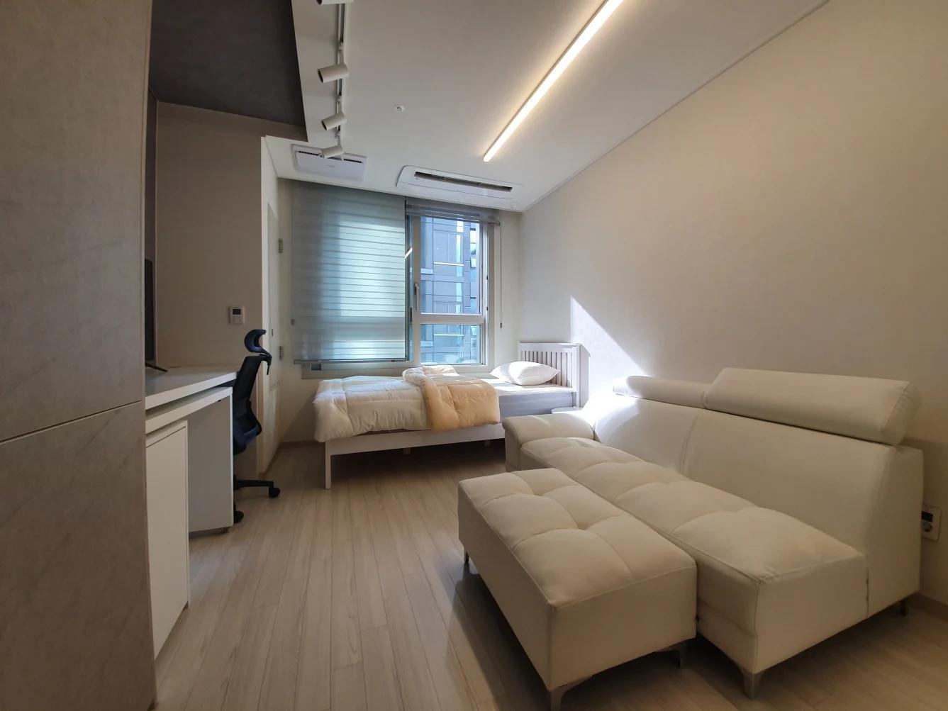10 Minutes Walk from Gangnam Station, Full Options, ARC Available 2