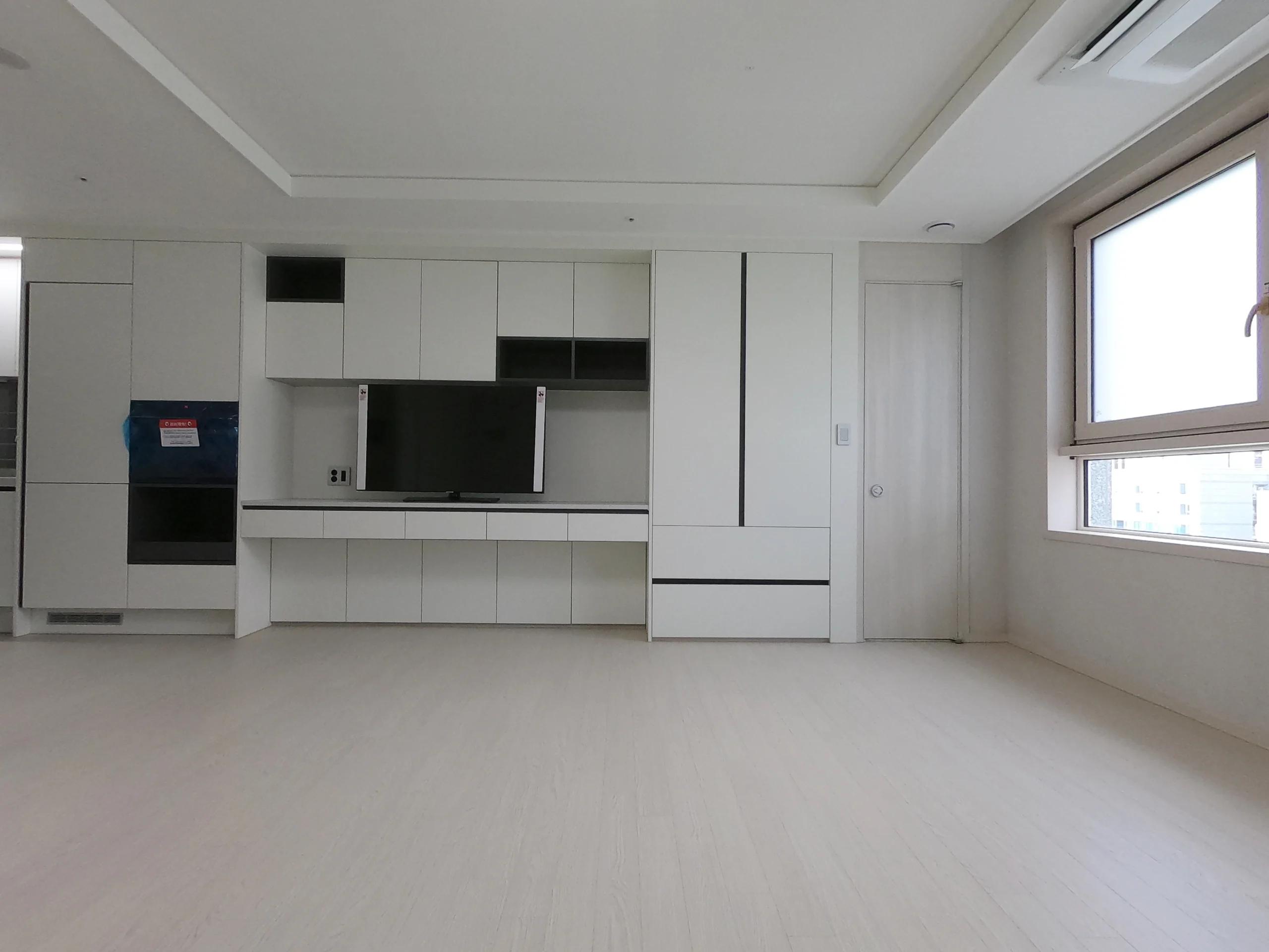 5-Minute Walk to Gangnam, Yeoksam Stations, 5 Years Old, Business Only photo 1