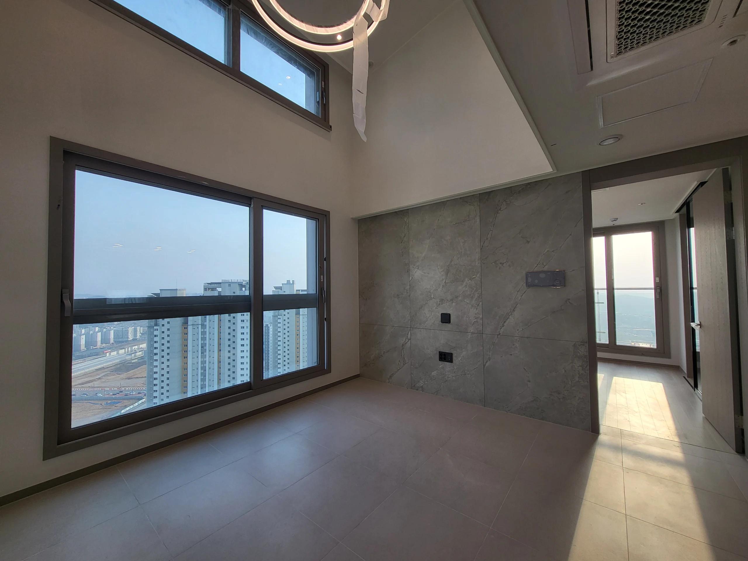 Near Dongtan Station, New, Penthouse, 2BR + Loft, 2BA, Fitness, NO ARC. 2