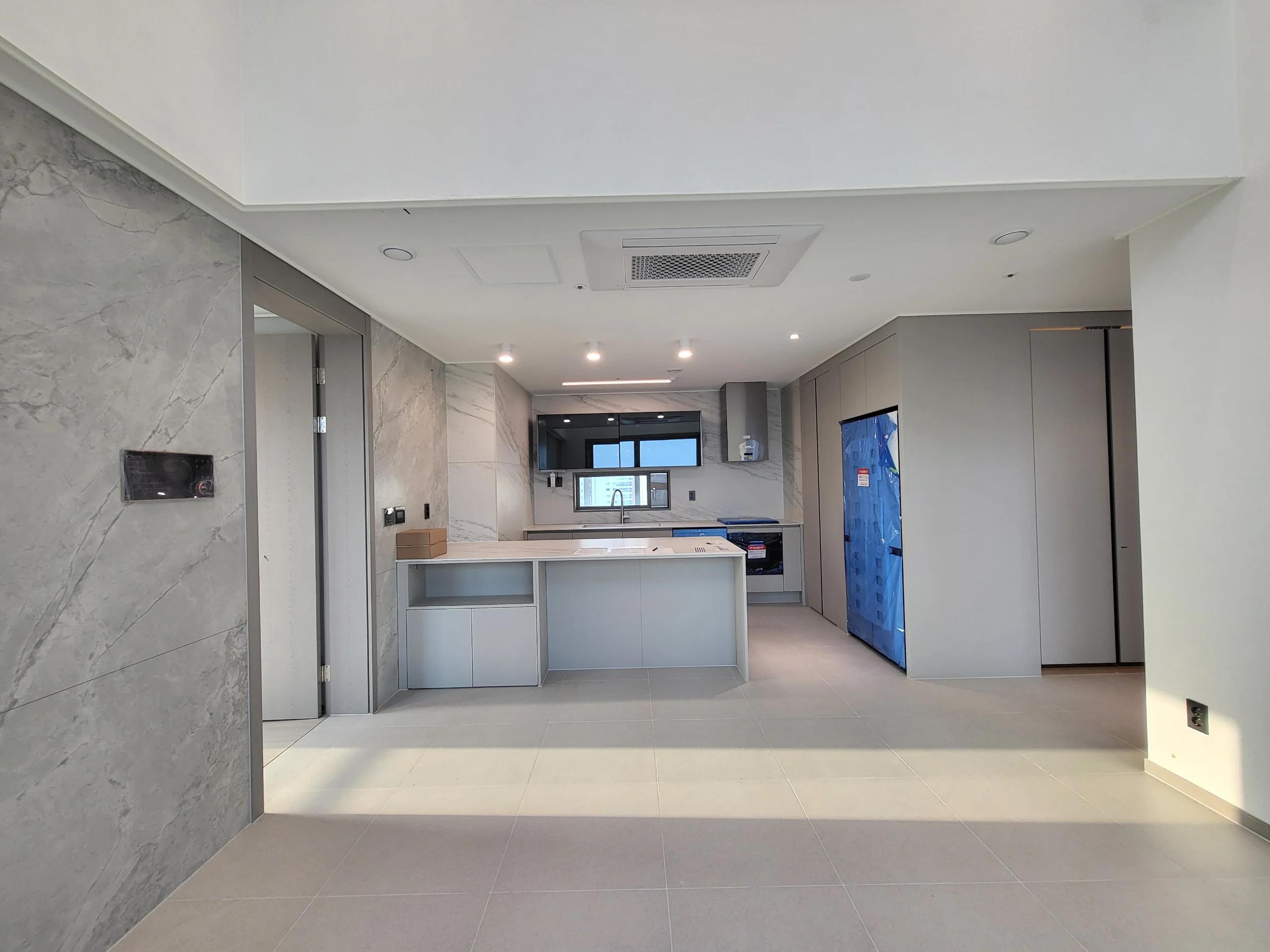 Monthly Rent KRW 3,000,000+VAT for Business Contracts, 2BR+Loft, 2BA, NO ARC (사본) photo 1