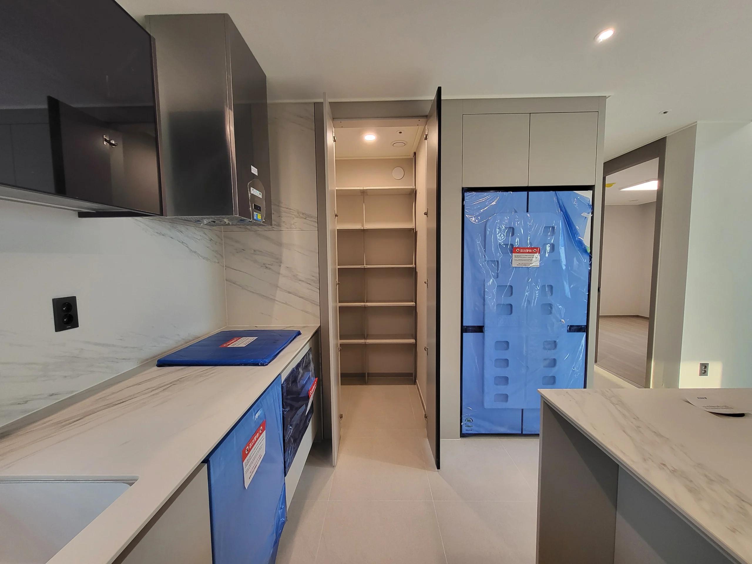 Monthly Rent KRW 3,000,000+VAT for Business Contracts, 2BR+Loft, 2BA, NO ARC (사본) 2