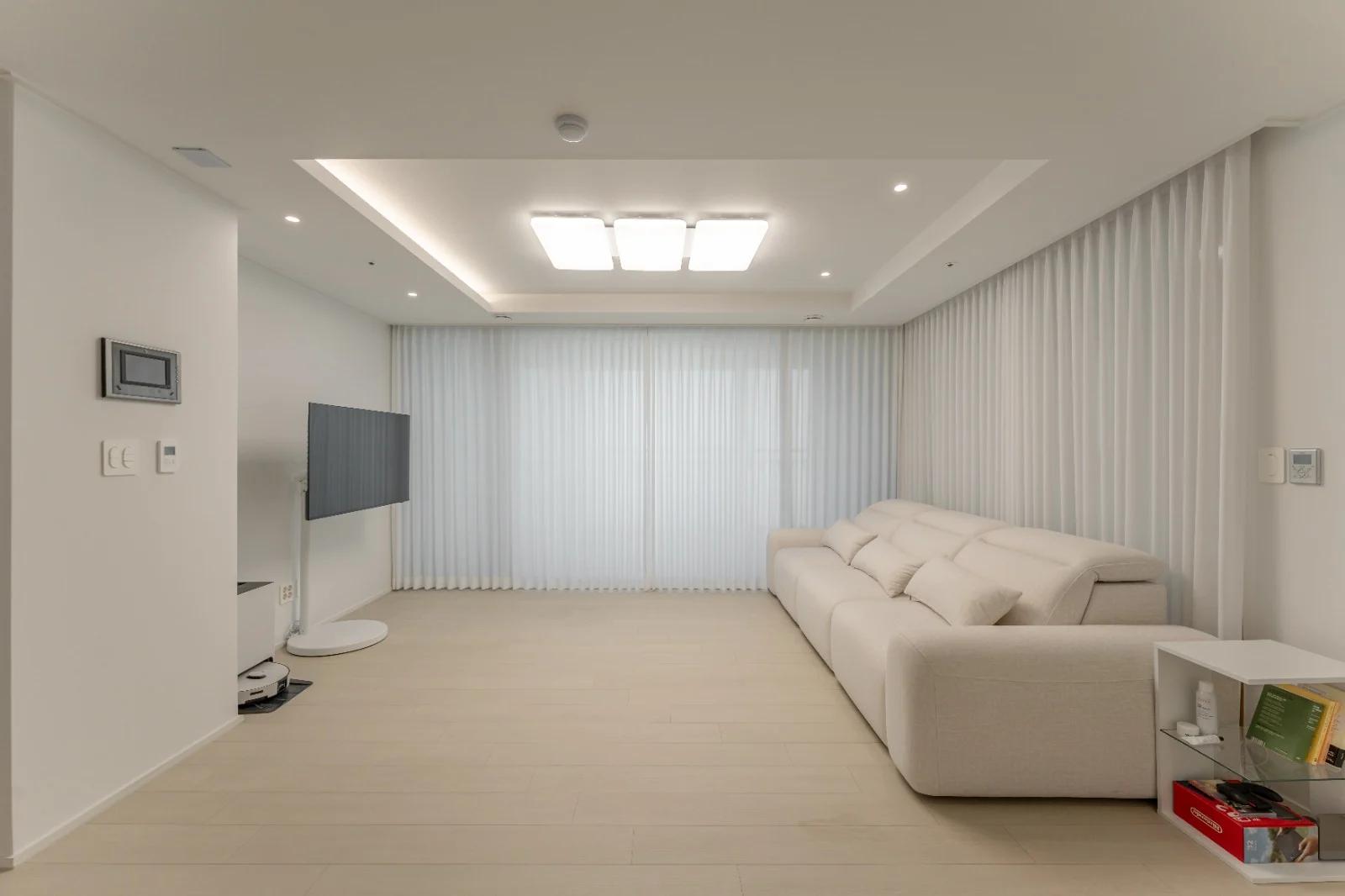 For Sale, 3BR, 2 BA, Remodeled, Near Subway Station(2028), Near Schools. photo 1