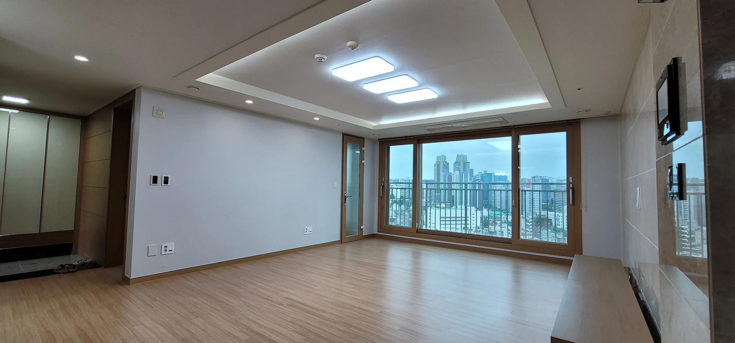 3BR, 2BA, Near Sogang Univ, and close to Yonsei, Ewha, Daeheung subway station. photo 1