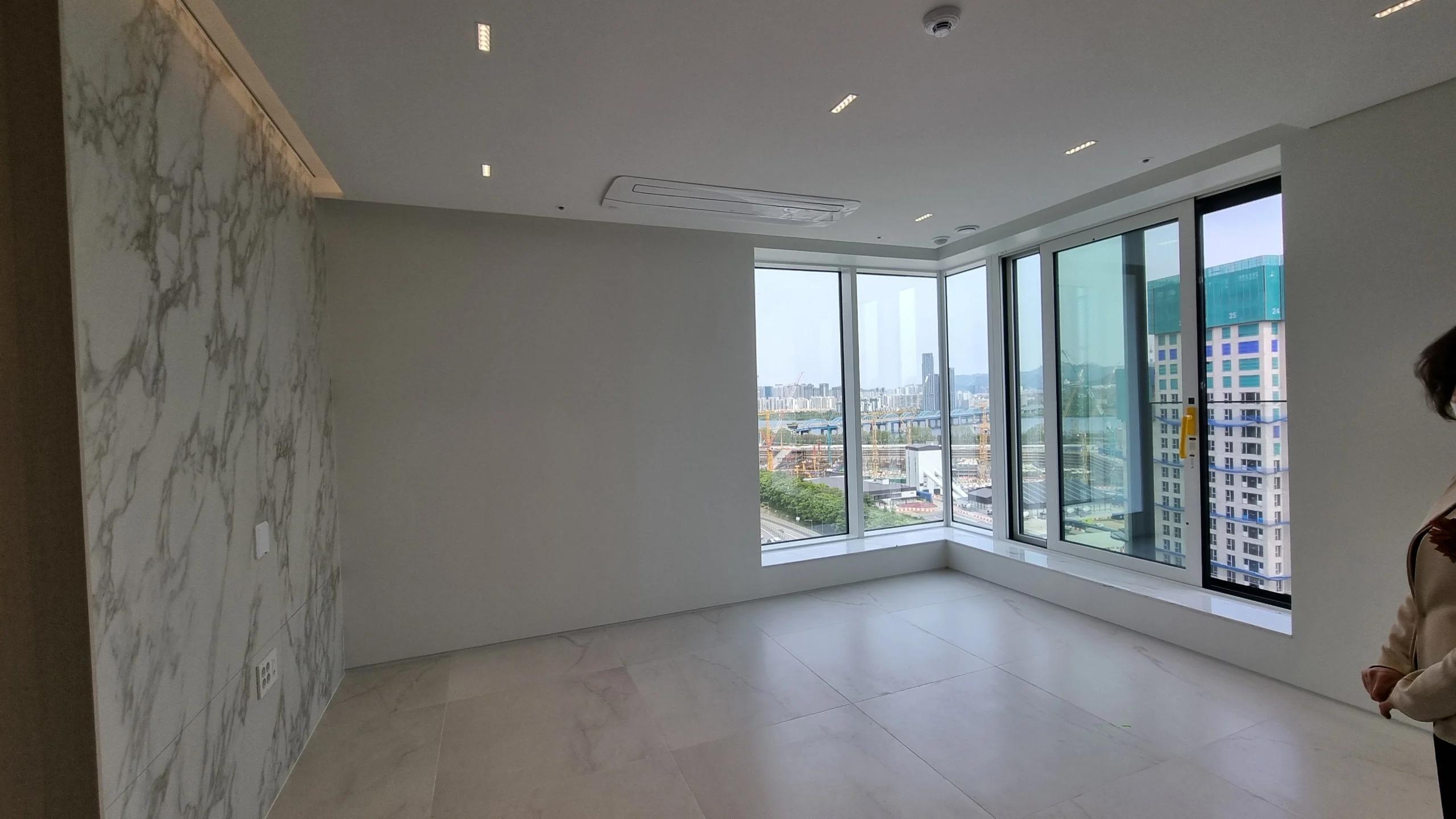 3-Room Han River View  Forest View High-End Officetel with Full Options, New 2