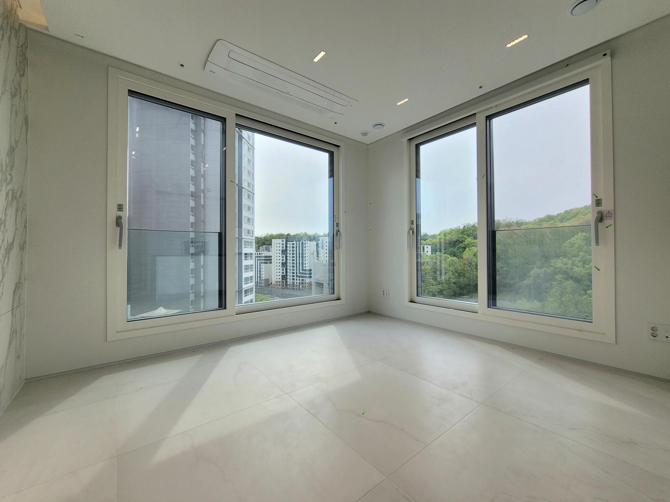 3-Room Han River View  Forest View High-End Officetel with Full Options, New photo 1