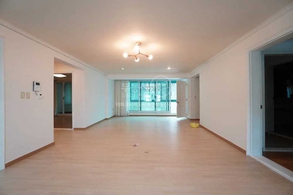 Near Grand Hyatt, A Spacious Villa with Great View photo 1