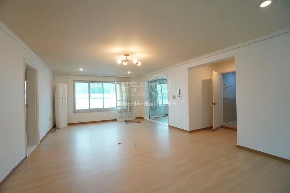 Near Grand Hyatt, A Spacious Villa with Great View 2