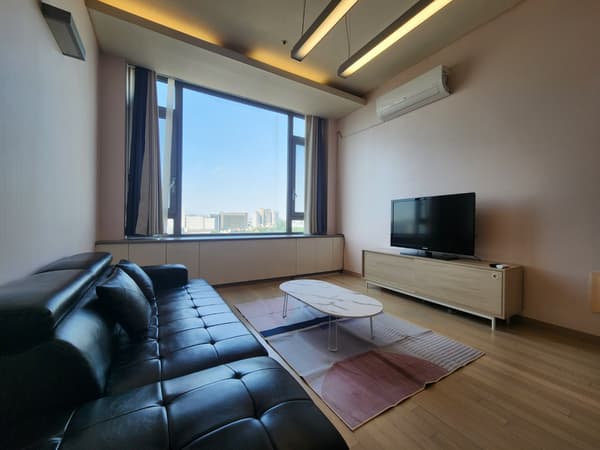 Loft, Fully Furnished, Low Deposit, Near Gangnam Station. photo 3