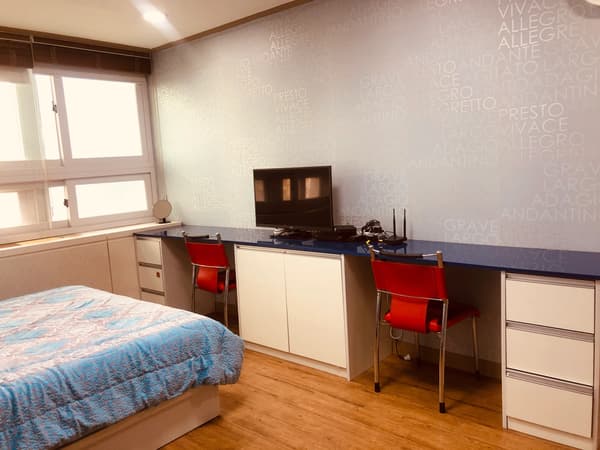 Fully Furnished, South Facing, Good Lighting. 2 Minutes Walk from Ewha station. photo 3