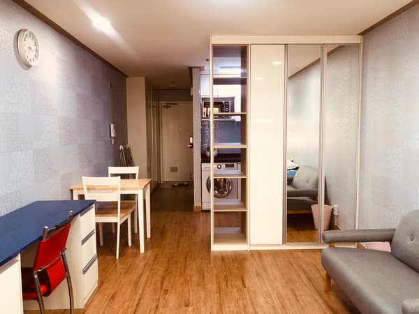 Fully Furnished, South Facing, Good Lighting. 2 Minutes Walk from Ewha station. photo 4